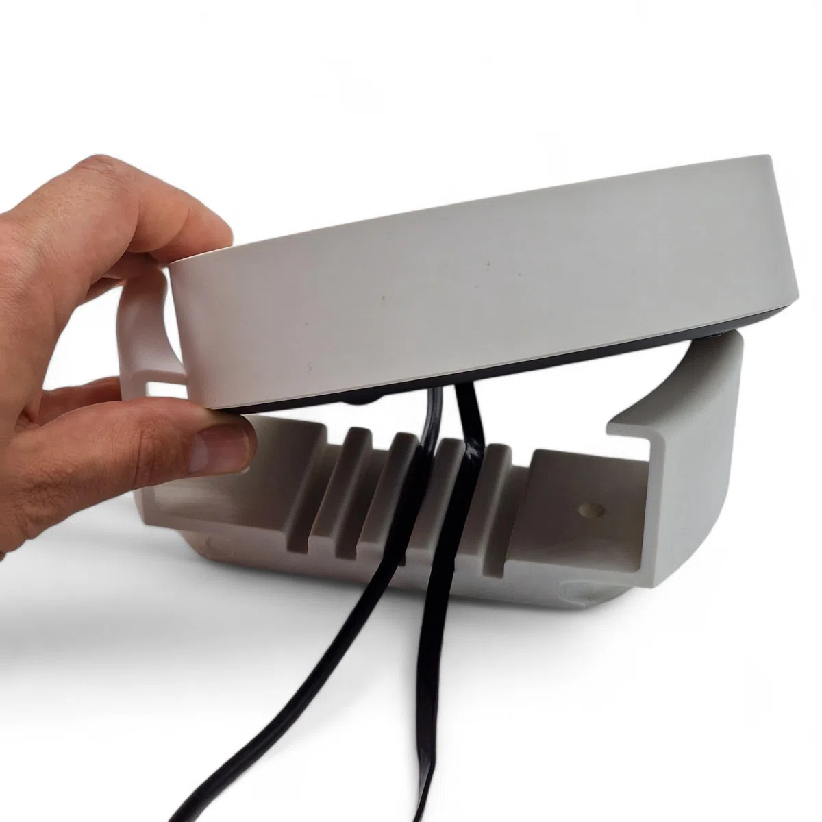 Supporto Murale Iliadbox Bianco con Gestione Cavi | Fissaggio Adesivo o Viti | Ventilazione Ottimizzata